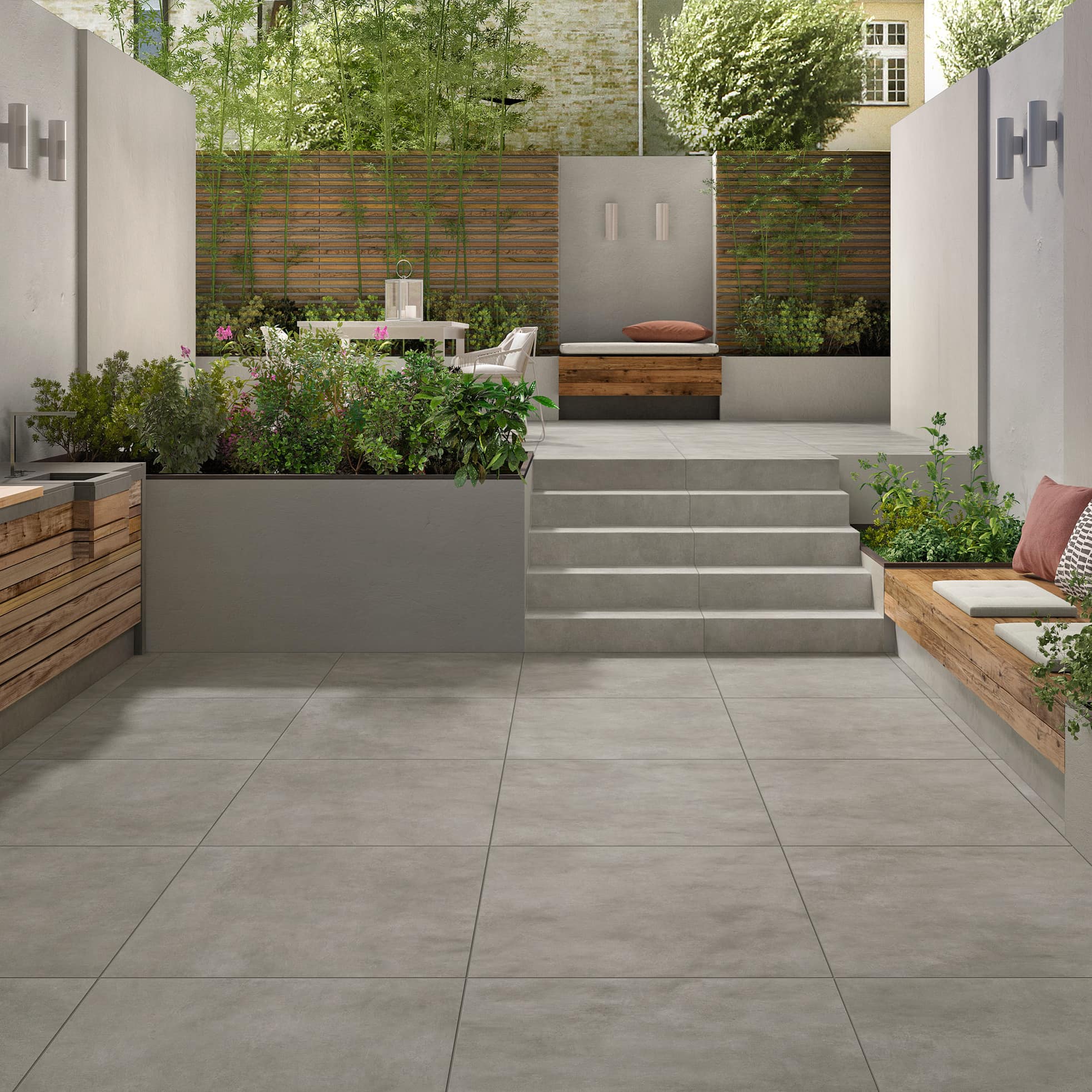Aussentreppe und Terrassenflaeche mit Plattenbelag